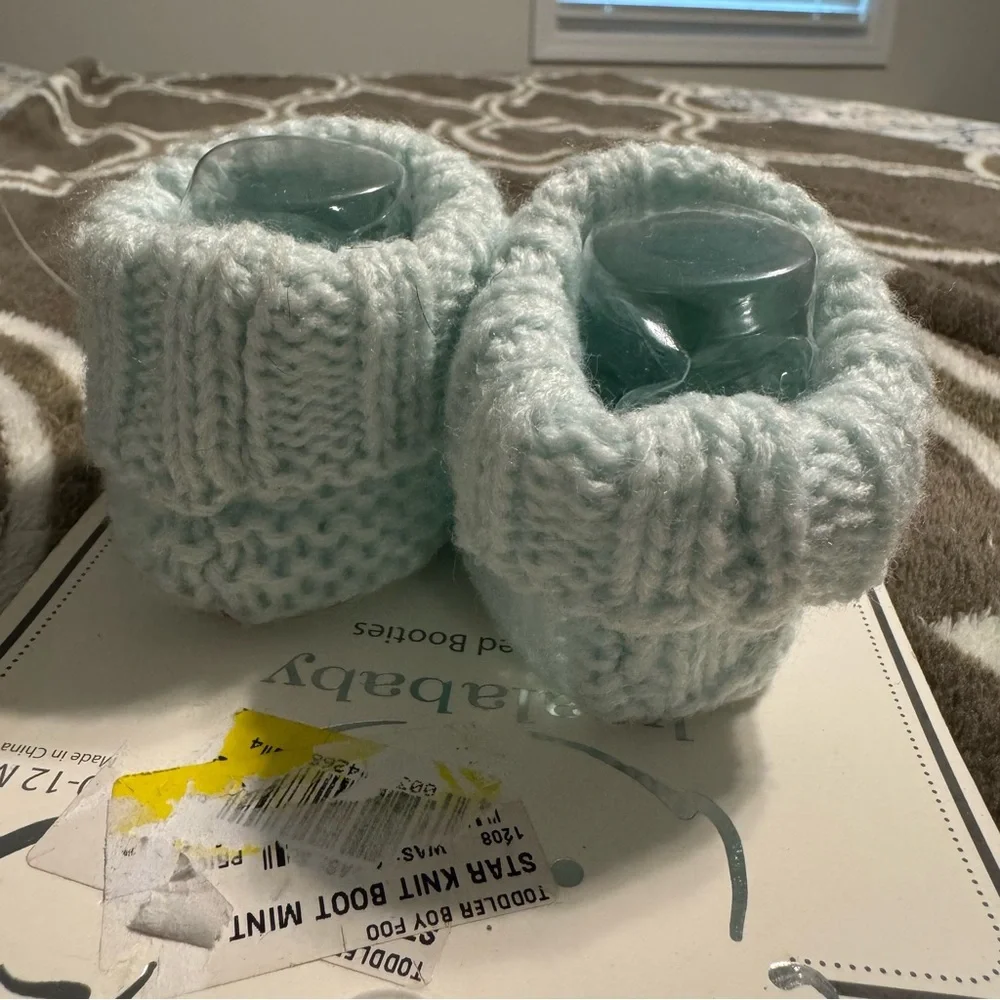 Cozy Knit Baby Booties in Light Blue‎
